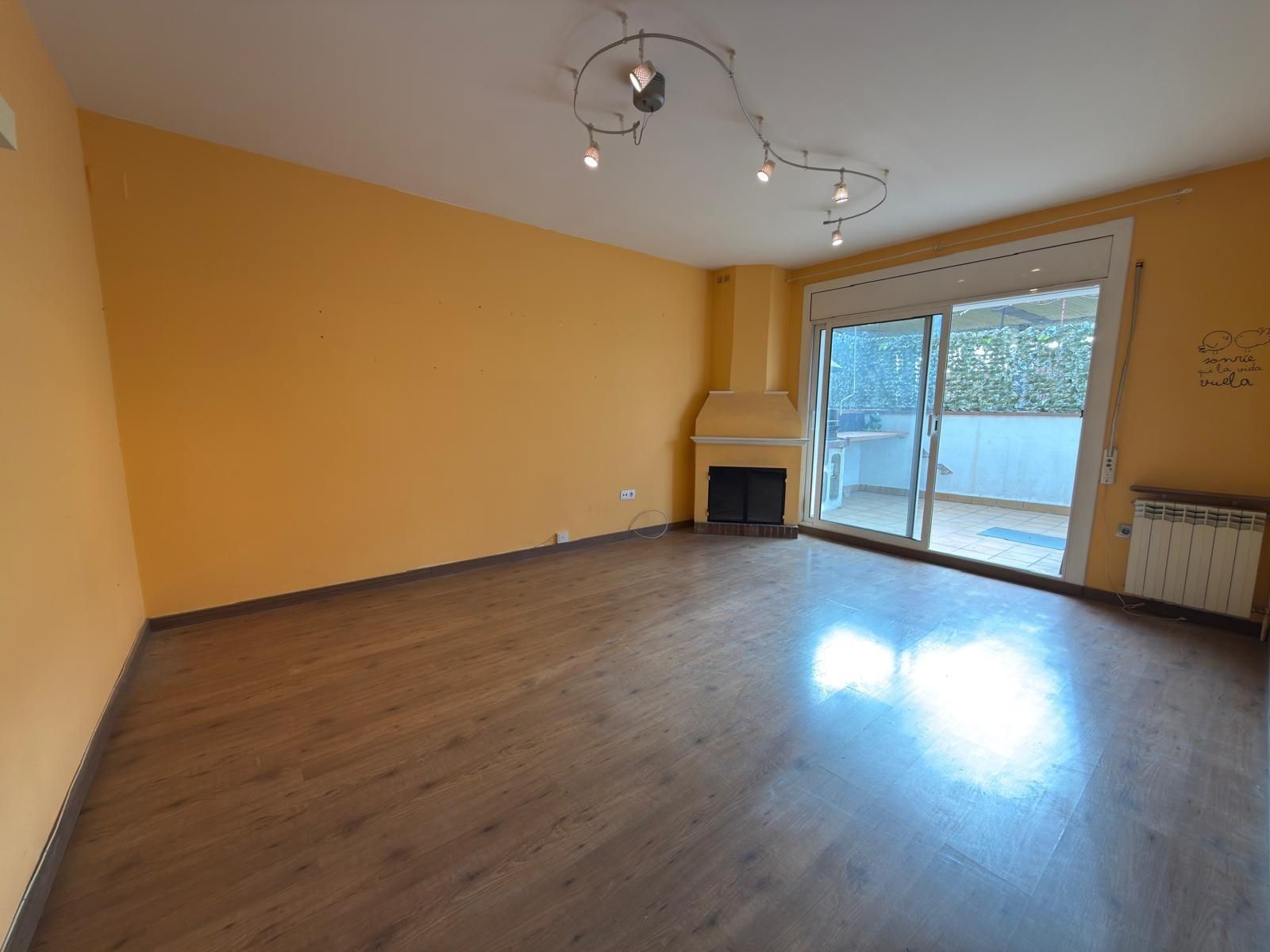 Sala d'estar de Pis en venda en Òdena amb Aire condicionat, Calefacció i Parquet