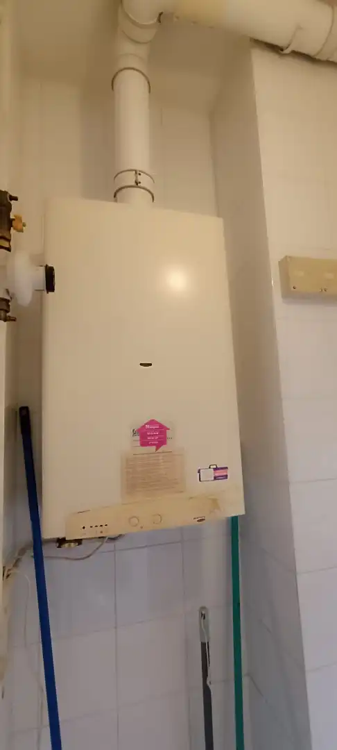 Badezimmer von Wohnungen zur Miete in Badajoz mit Klimaanlage, Heizung und Parkett