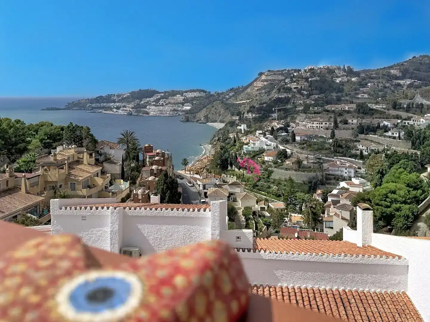 Vista exterior de Casa o xalet en venda en Almuñécar amb Aire condicionat, Piscina i Balcó