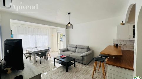 Apartamento reformado a pasos del mar con licencia turística y plaza de aparcamiento.