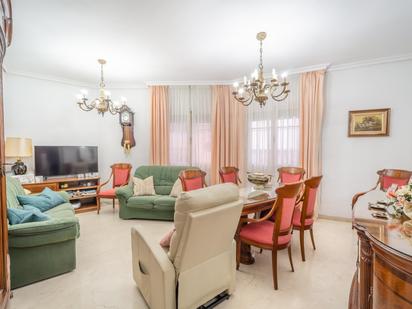 Living room of Flat for sale in  Sevilla Capital  with Air Conditioner, Heating and Private garden