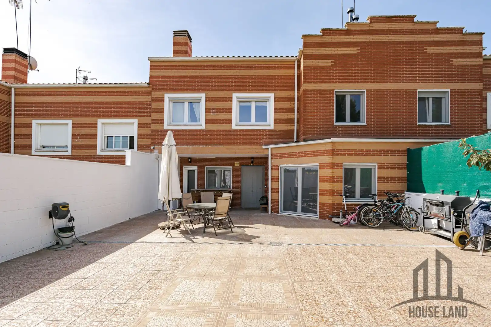 Vista exterior de Casa adosada en venta en Meco con Aire acondicionado, Calefacción y Trastero