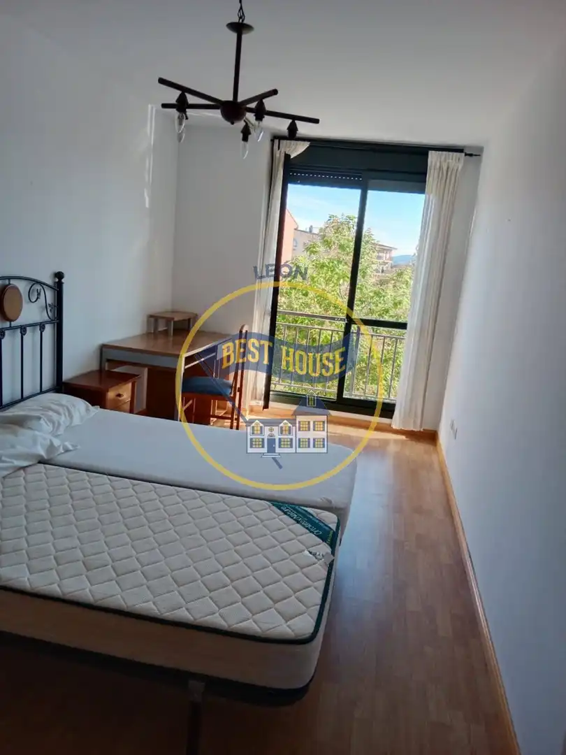 Habitación de Apartamento en venta en Villaquilambre con Calefacción, Terraza y Trastero