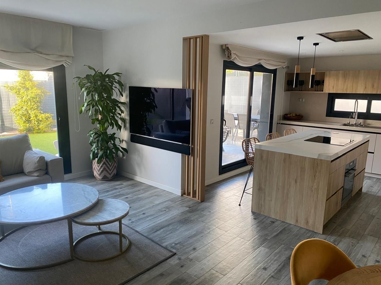 Sala d'estar de Casa o xalet de lloguer en Jerez de la Frontera amb Aire condicionat i Piscina comunitària