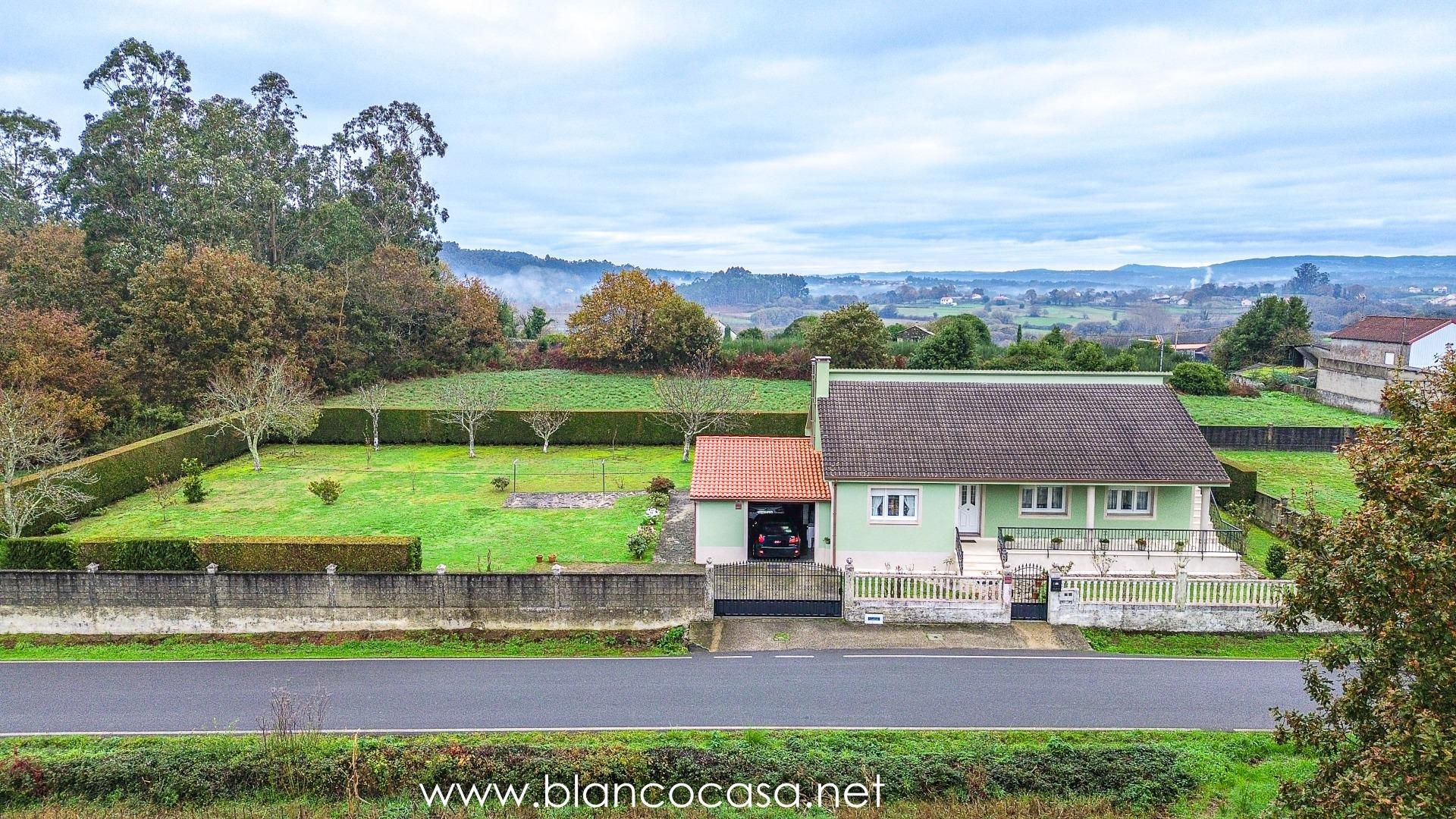 Exterior view of House or chalet for sale in Coristanco  with Private garden and Storage room