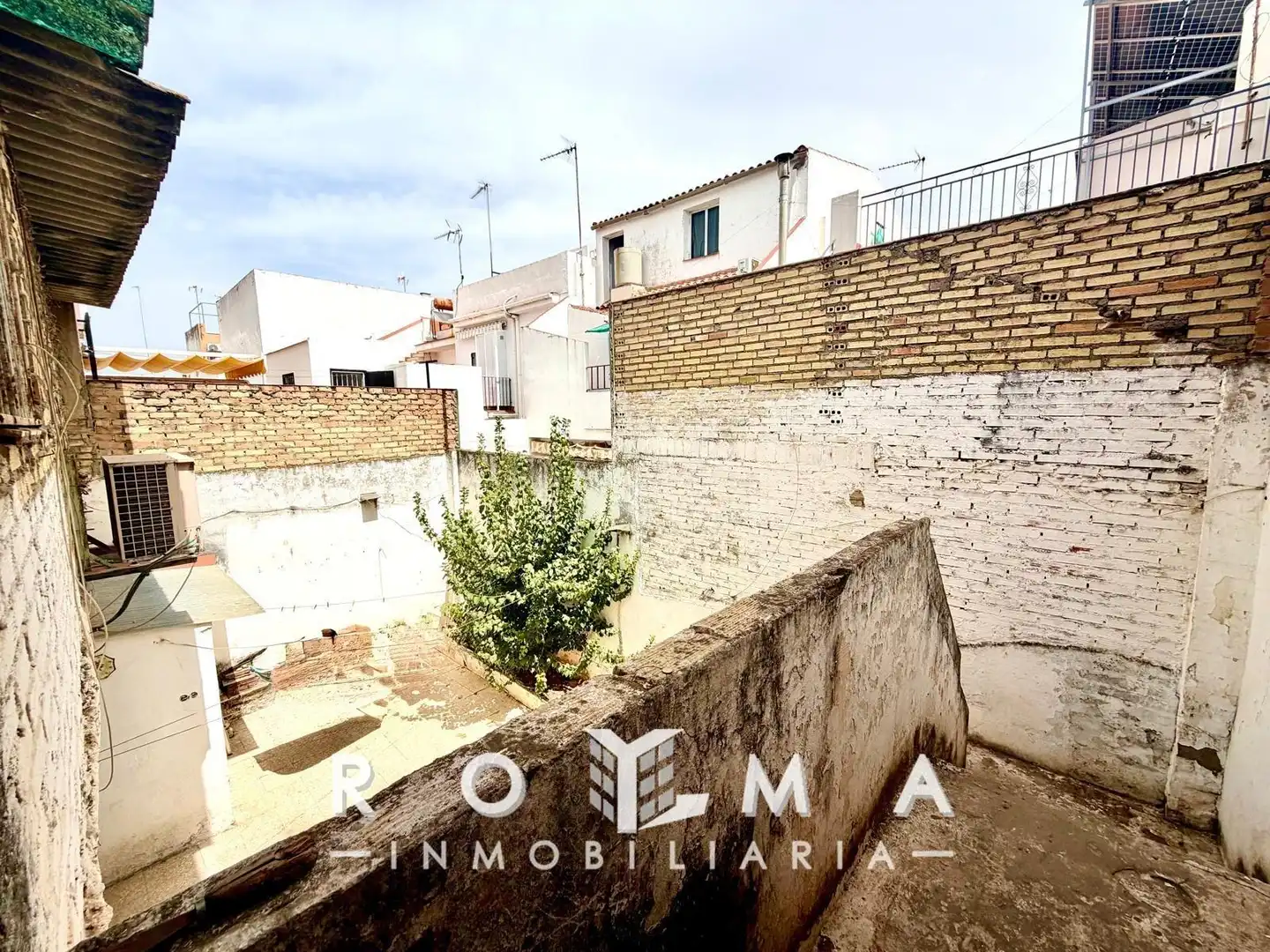 Vista exterior de Casa adosada en venda en Dos Hermanas amb Aire condicionat i Calefacció