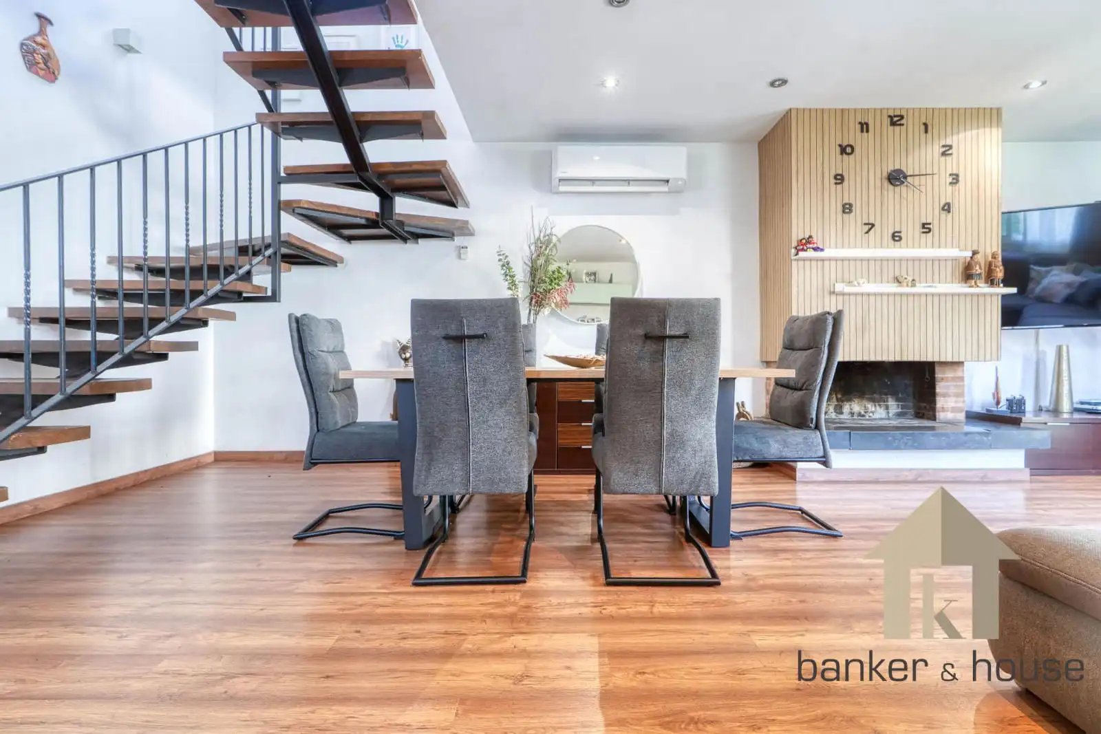 Comedor de Casa adosada en venta en Cerdanyola del Vallès con Aire acondicionado, Jardín privado y Terraza