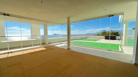 Lujoso y amplio apartamento de 3 dormitorios con amplias terrazas en la exclusiva Urbanización de Altea Hills con increíble vista