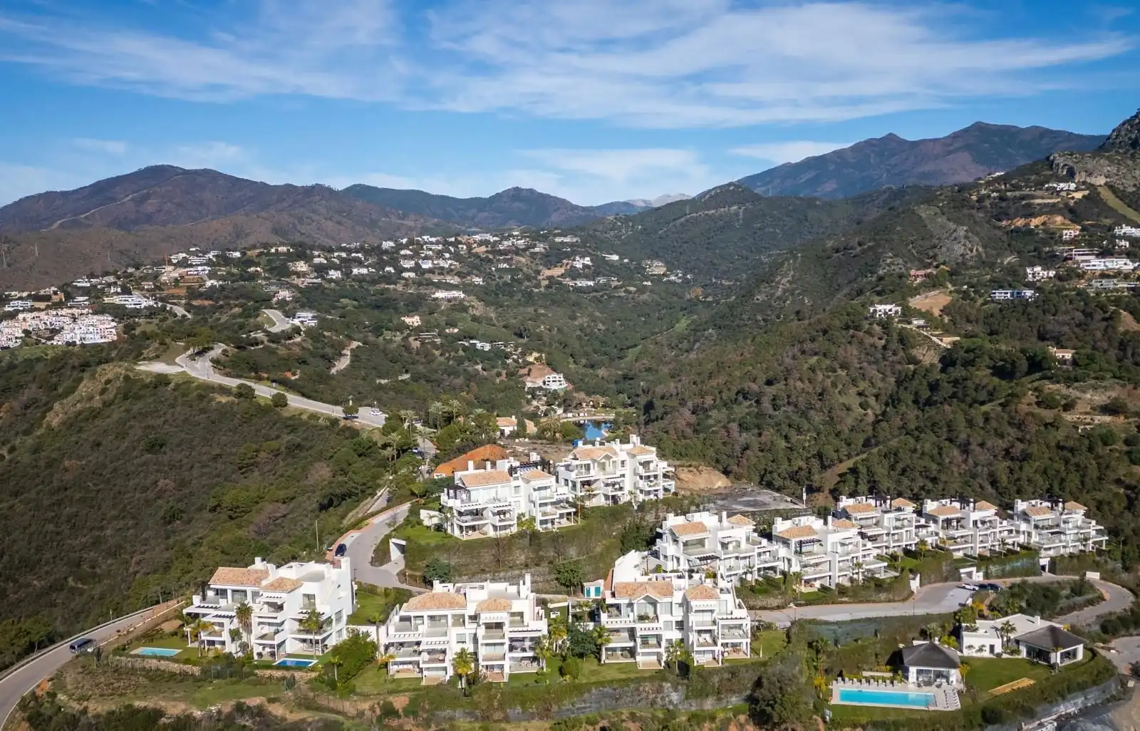 Vista exterior de Piso en venta en Benahavís con Aire acondicionado, Jardín privado y Terraza