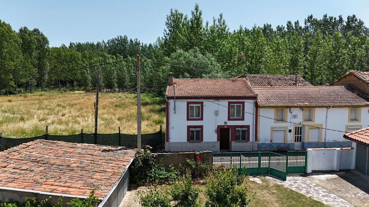 Vista exterior de Casa o xalet en venda en Carrizo amb Piscina