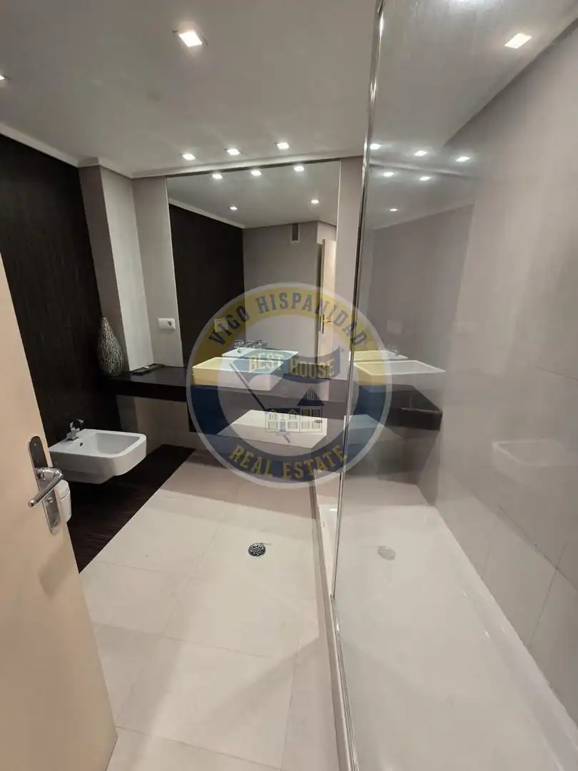 Badezimmer von Wohnung zum Verkauf in Vigo  mit Heizung