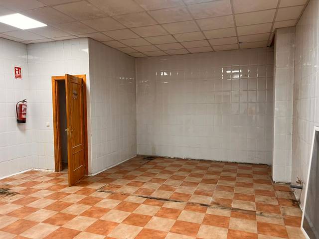 Local comercial en Alquiler en Calle Presidente Felipe González en Perlita