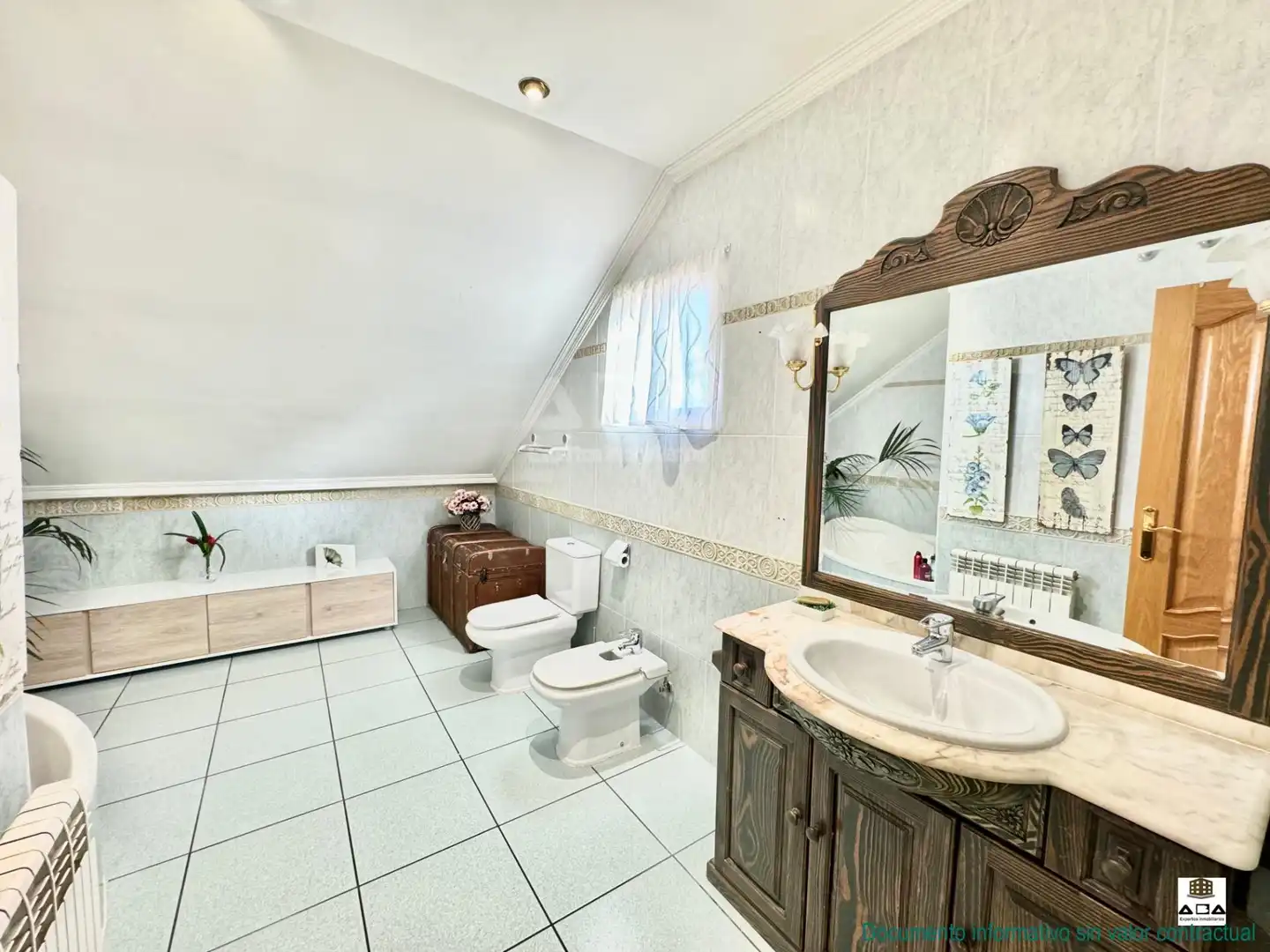 Bathroom of Houses for sale in Villanueva de la Cañada  with Air Conditioner, Heating and Private garden
