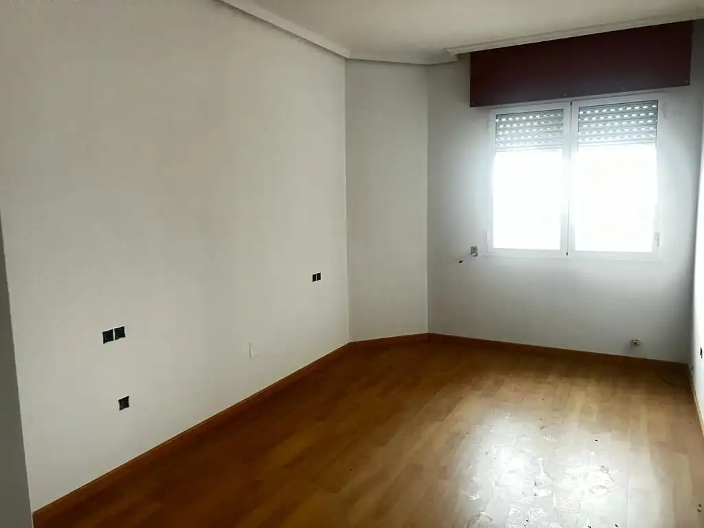 Habitación de Edificio en venta en Ponferrada