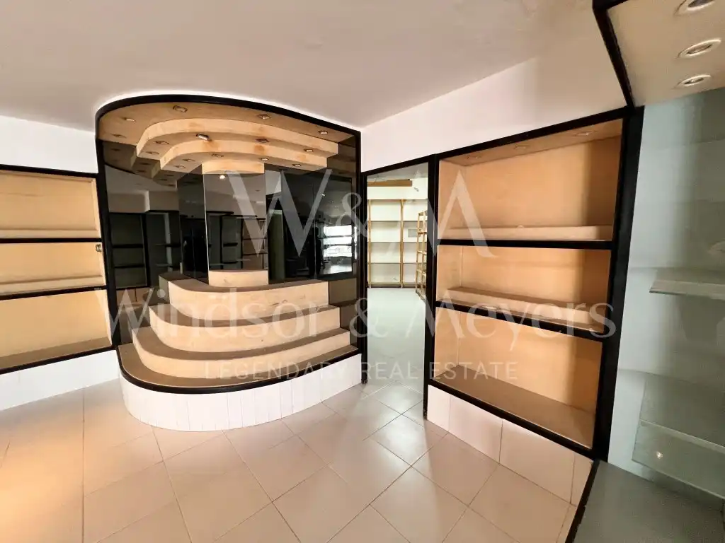 Local en venta en Santa Eulària des Riu con Aire acondicionado
