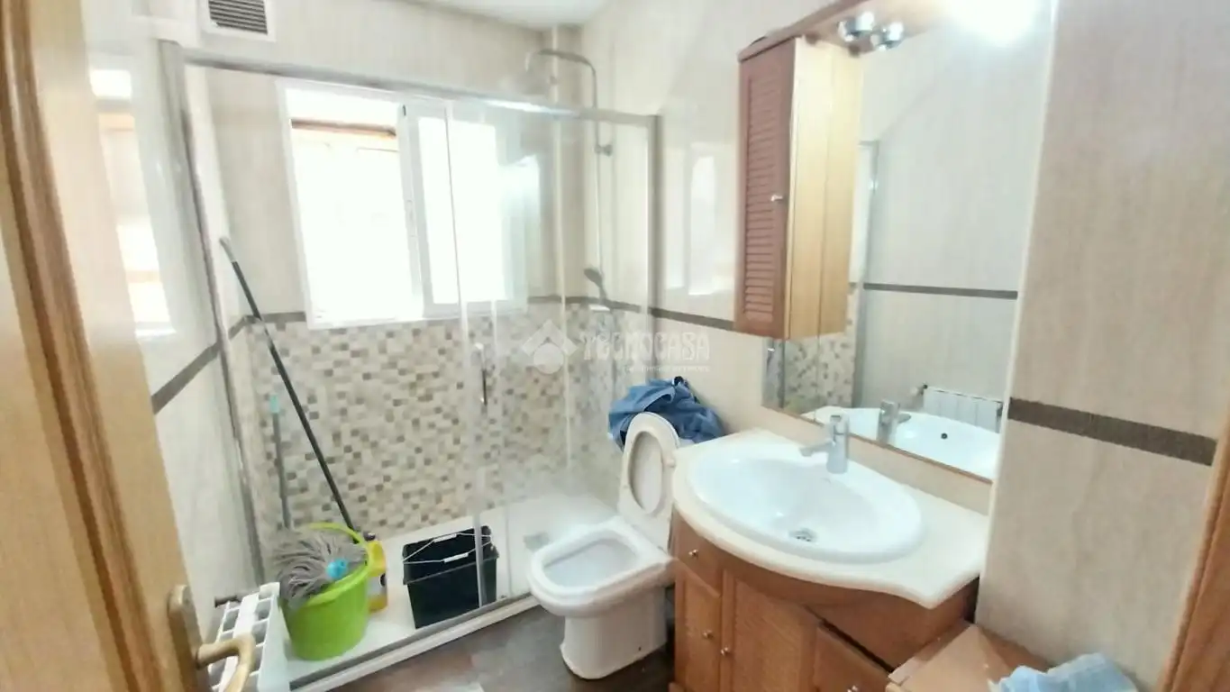 Bathroom of Flat for sale in Móstoles  with Heating