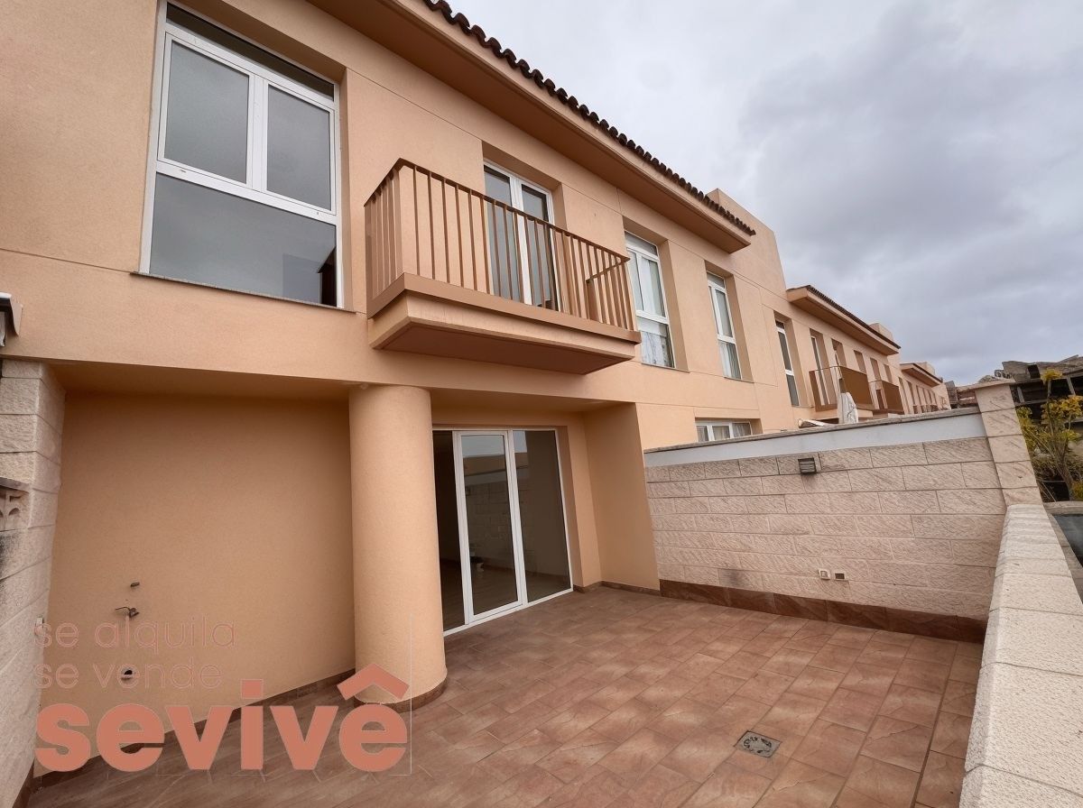 Vista exterior de Casa adosada en venta en Puerto de la Cruz con Terraza