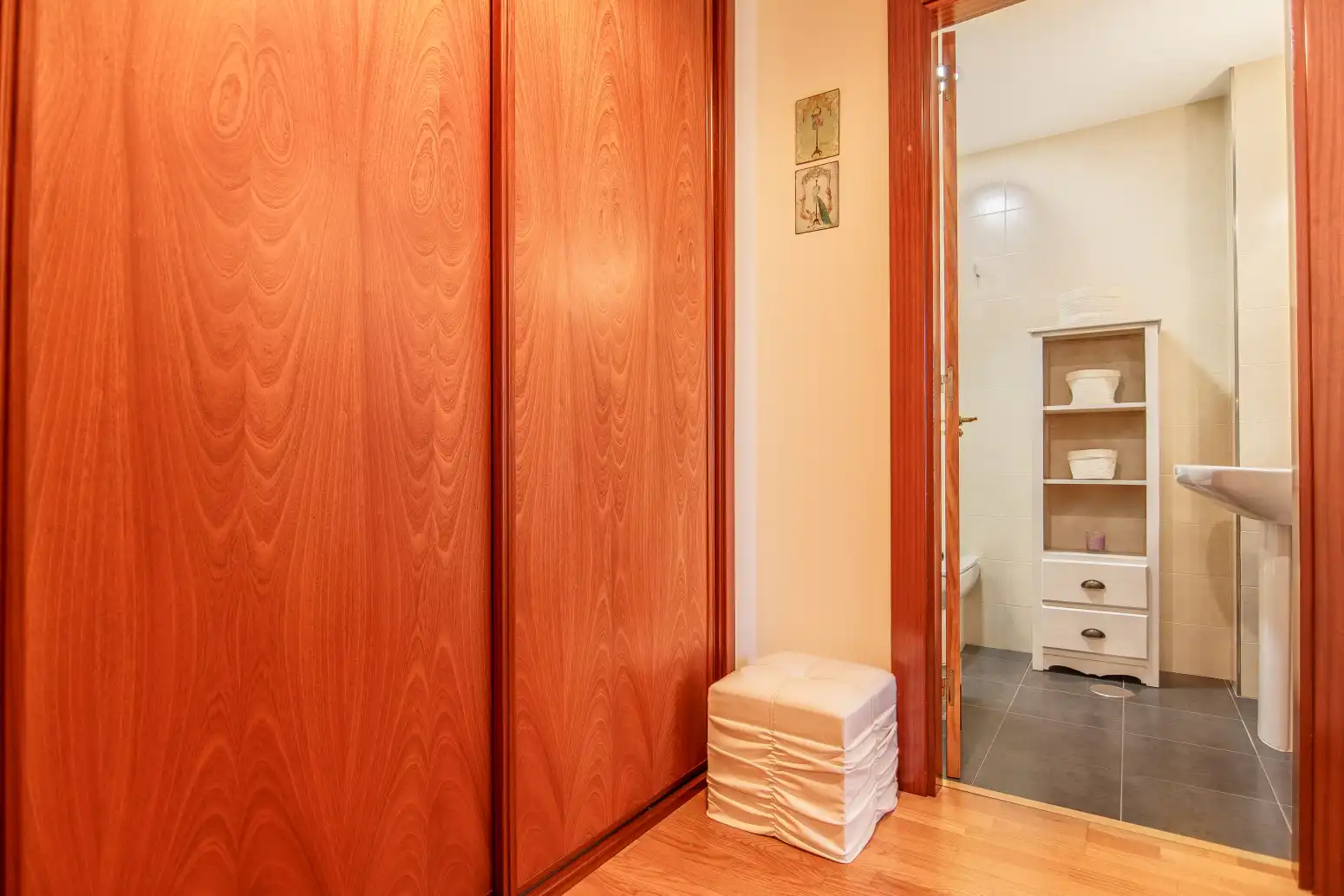 Schlafzimmer von Wohnung zum Verkauf in Gozón mit Heizung, Privatgarten und Abstellraum