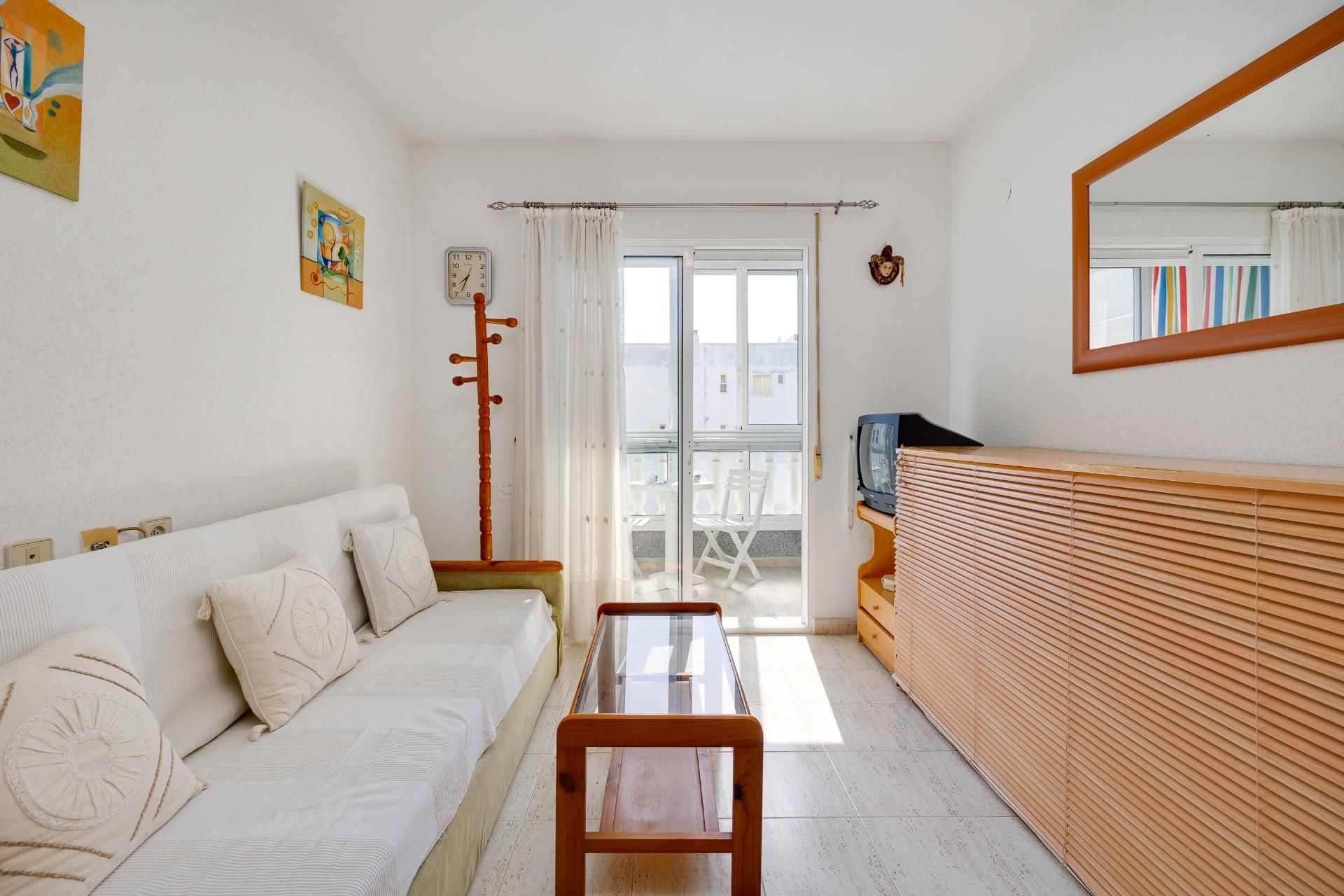 Dormitori de Estudi en venda en Torrevieja amb Terrassa i Piscina comunitària