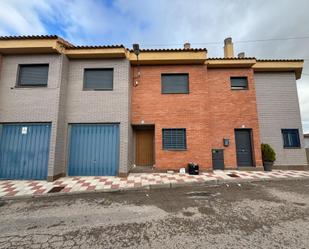 Vista exterior de Casa adosada en venda en Almonacid de Toledo amb Calefacció i Terrassa