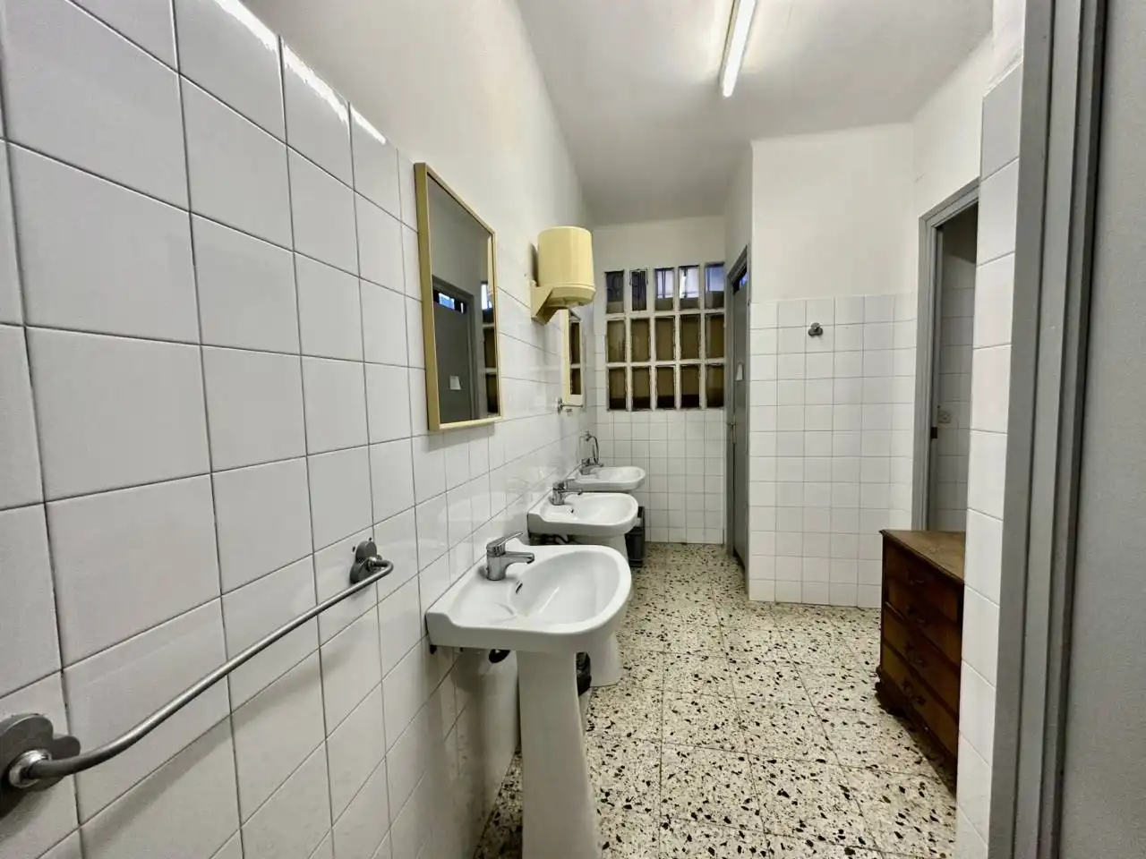 Bathroom of Industrial buildings for sale in Sant Sadurní d'Anoia  with Alarm