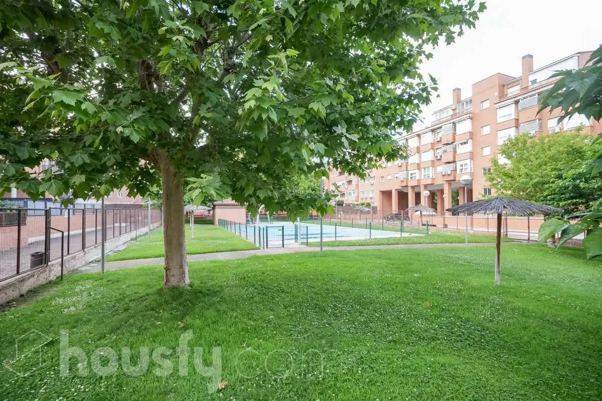 Exterior view of Flat for sale in Torrejón de Ardoz  with Air Conditioner, Heating and Storage room