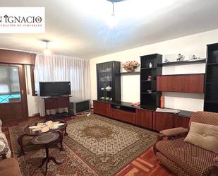 Living room of Flat for sale in Villarcayo de Merindad de Castilla la Vieja  with Heating, Terrace and Furnished