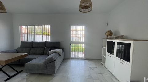 Foto 2 de Casa adosada en venta en Huévar del Aljarafe, Sevilla