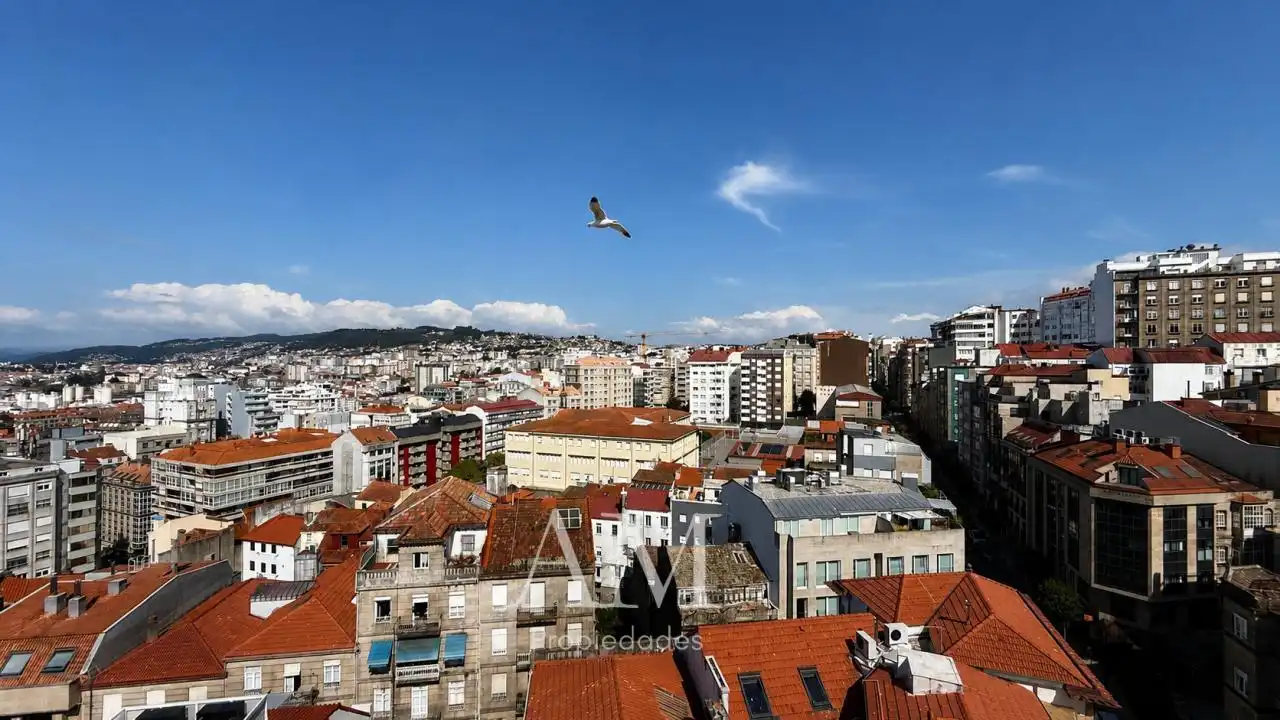 Vista exterior de Dúplex en venda en Vigo  amb Calefacció, Terrassa i Traster