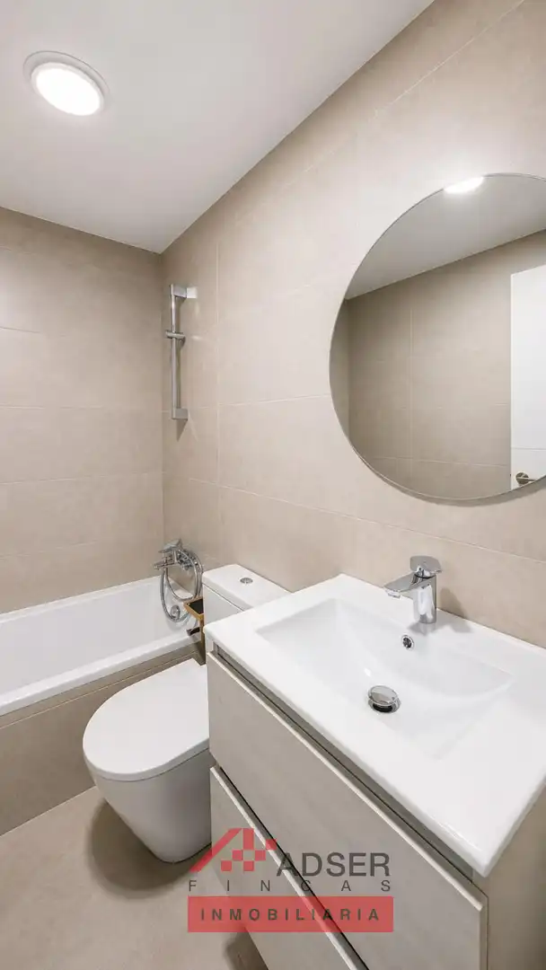 Bathroom of Flat for sale in  Logroño  with Air Conditioner, Heating and Terrace