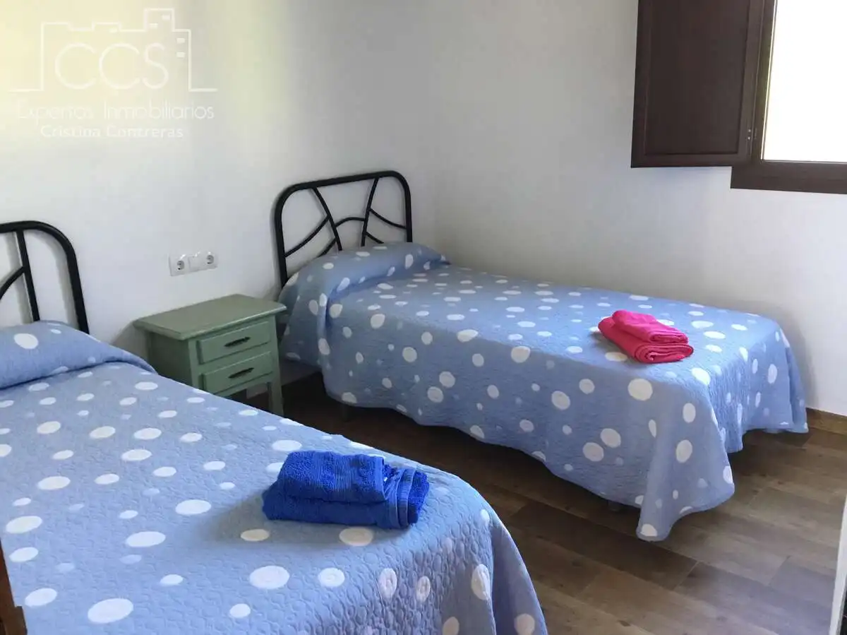 Dormitori de Finca rústica en venda en El Pedroso amb Traster, Piscina i Moblat