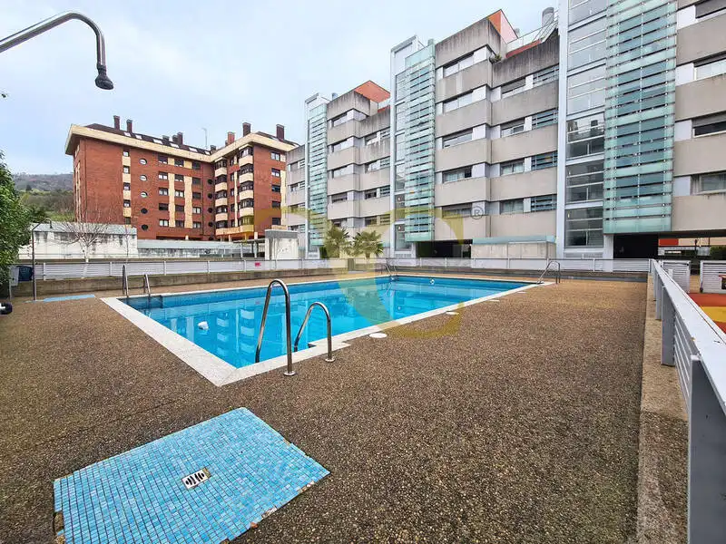 Schwimmbecken von Maisonette zum Verkauf in Oviedo  mit Heizung, Privatgarten und Terrasse