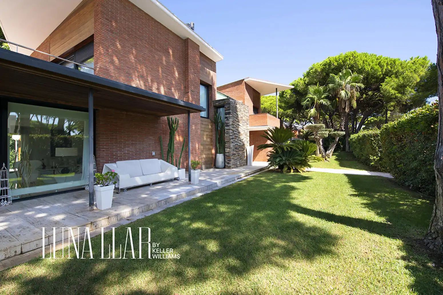 Garden of Houses for sale in Castelldefels  with Swimming Pool