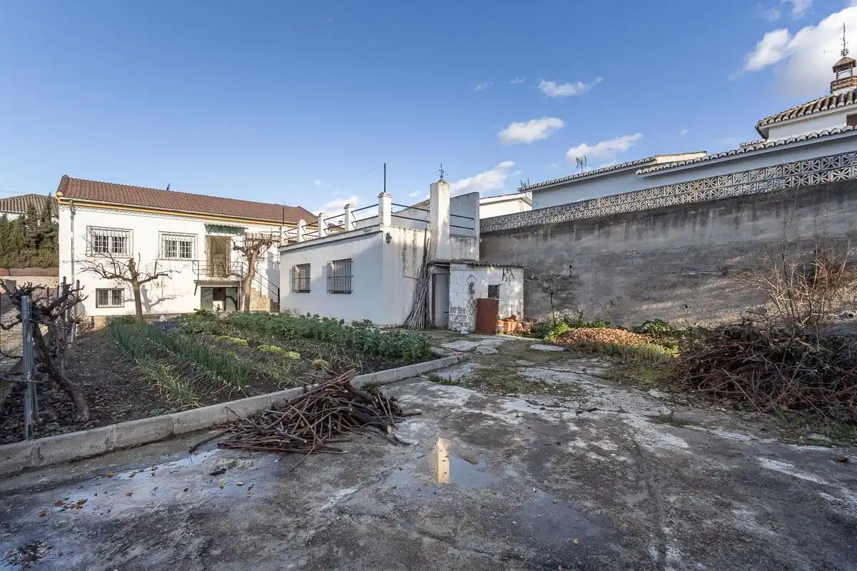 House with garden for sale in Calle Granada 57, imagen 2