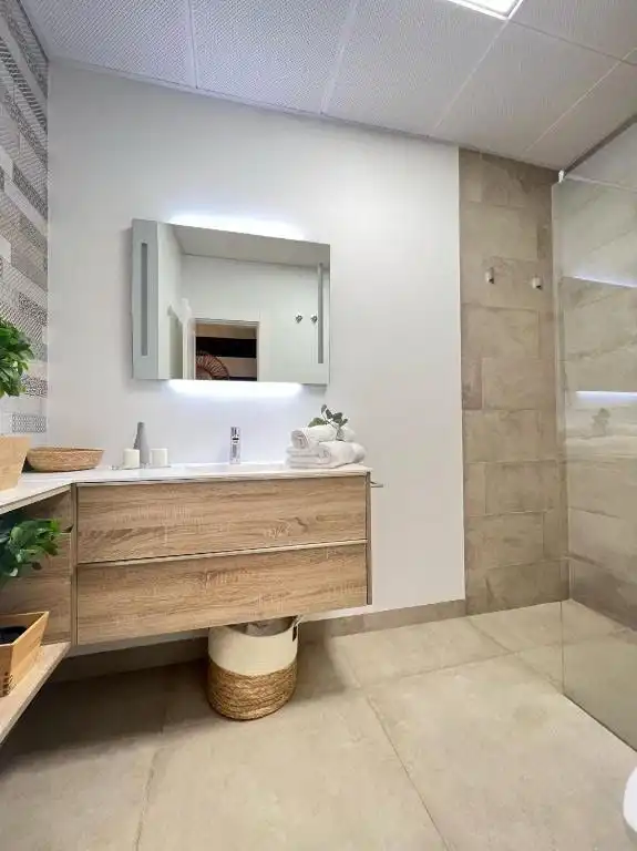 Baño de Piso de alquiler en Sevilla con Aire acondicionado, Calefacción y Trastero