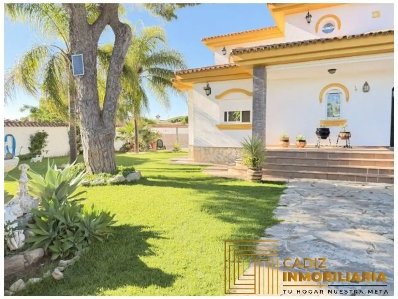Vista exterior de Casa o xalet en venda en Chiclana de la Frontera amb Aire condicionat, Calefacció i Jardí privat
