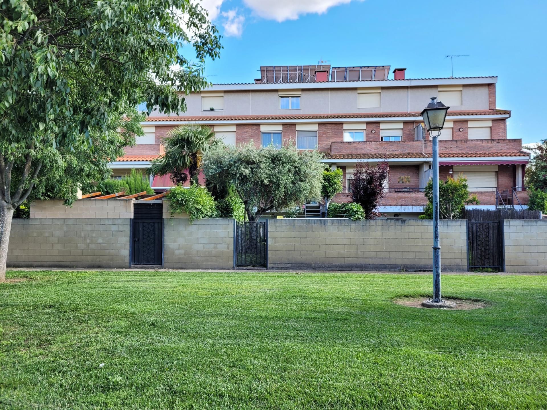 Casa adosada en venda a de Mossèn Cantons, Mollerussa