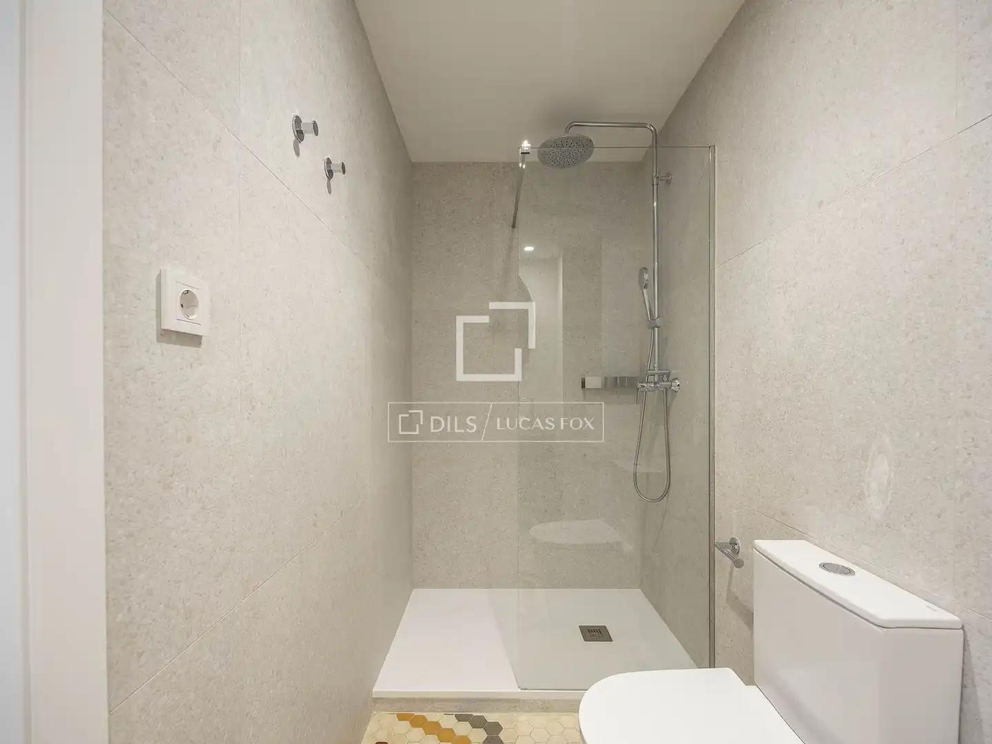 Baño de Piso en venta en Valencia con Aire acondicionado, Terraza y Amueblado