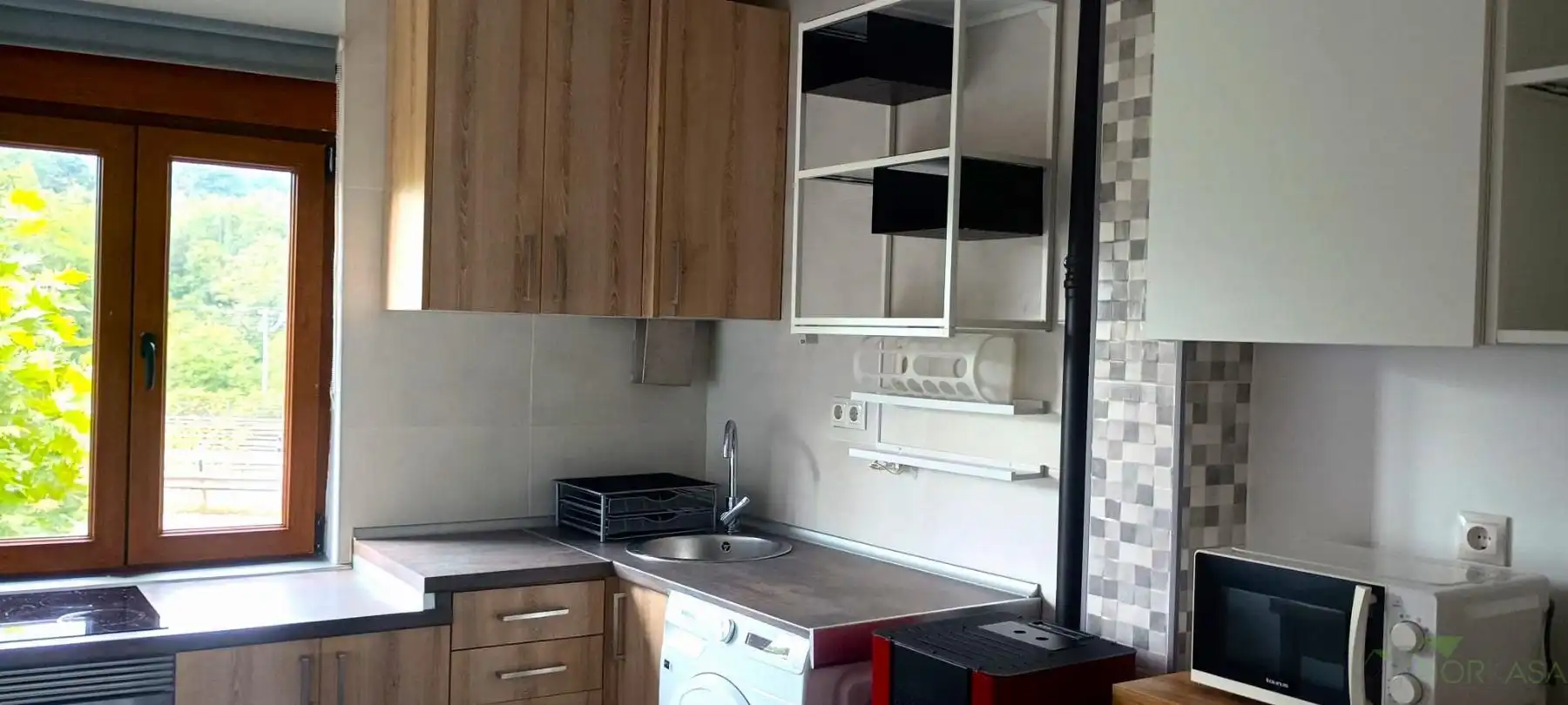 Cuina de Apartament en venda en Oviedo  amb Calefacció i Moblat