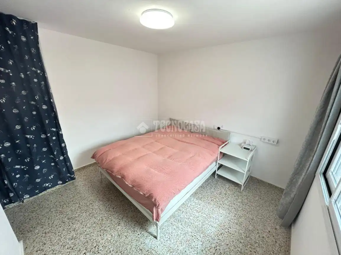 Schlafzimmer von Einfamilien-Reihenhaus zum Verkauf in Fuengirola mit Klimaanlage, Terrasse und Abstellraum