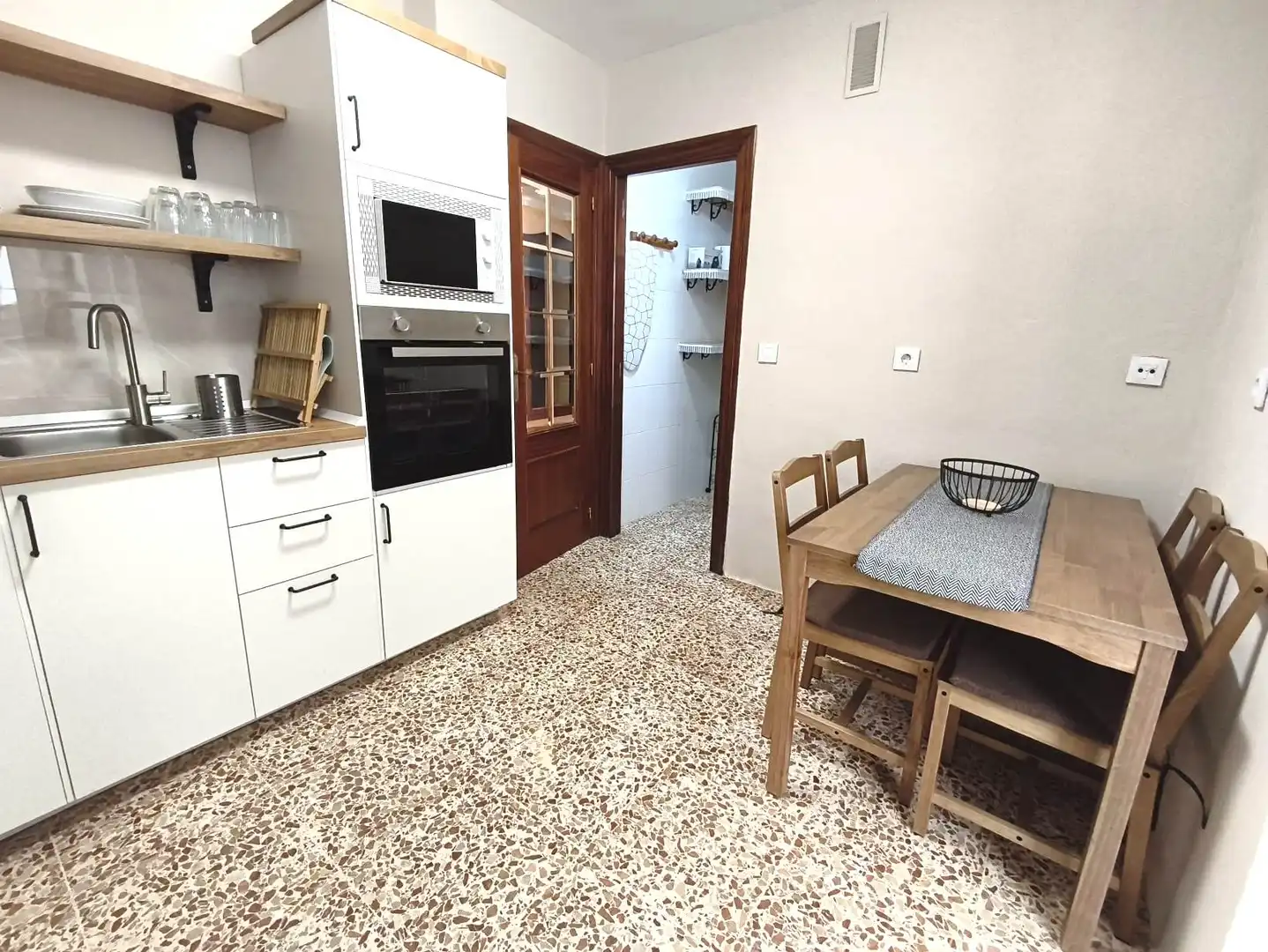 Cuina de Pis de lloguer en Cartagena amb Aire condicionat, Moblat i Forn