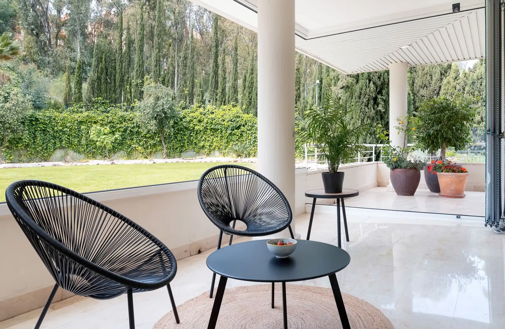 Terraza de Planta baja en venta en Marbella con Aire acondicionado, Calefacción y Jardín privado