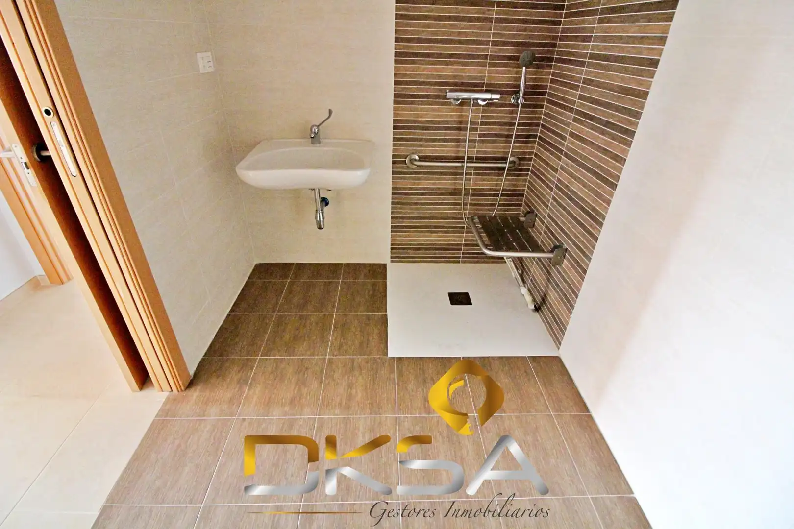 Bany de Planta baixa en venda en Oropesa del Mar / Orpesa amb Jardí privat, Terrassa i Piscina comunitària