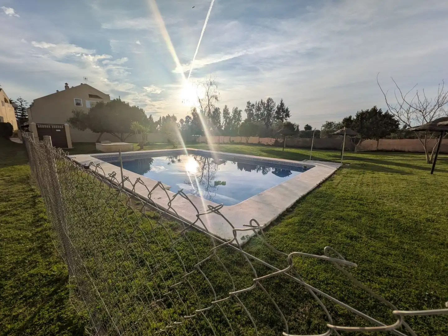 Piscina de Casa adosada en venda en Aznalcázar amb Aire condicionat i Terrassa
