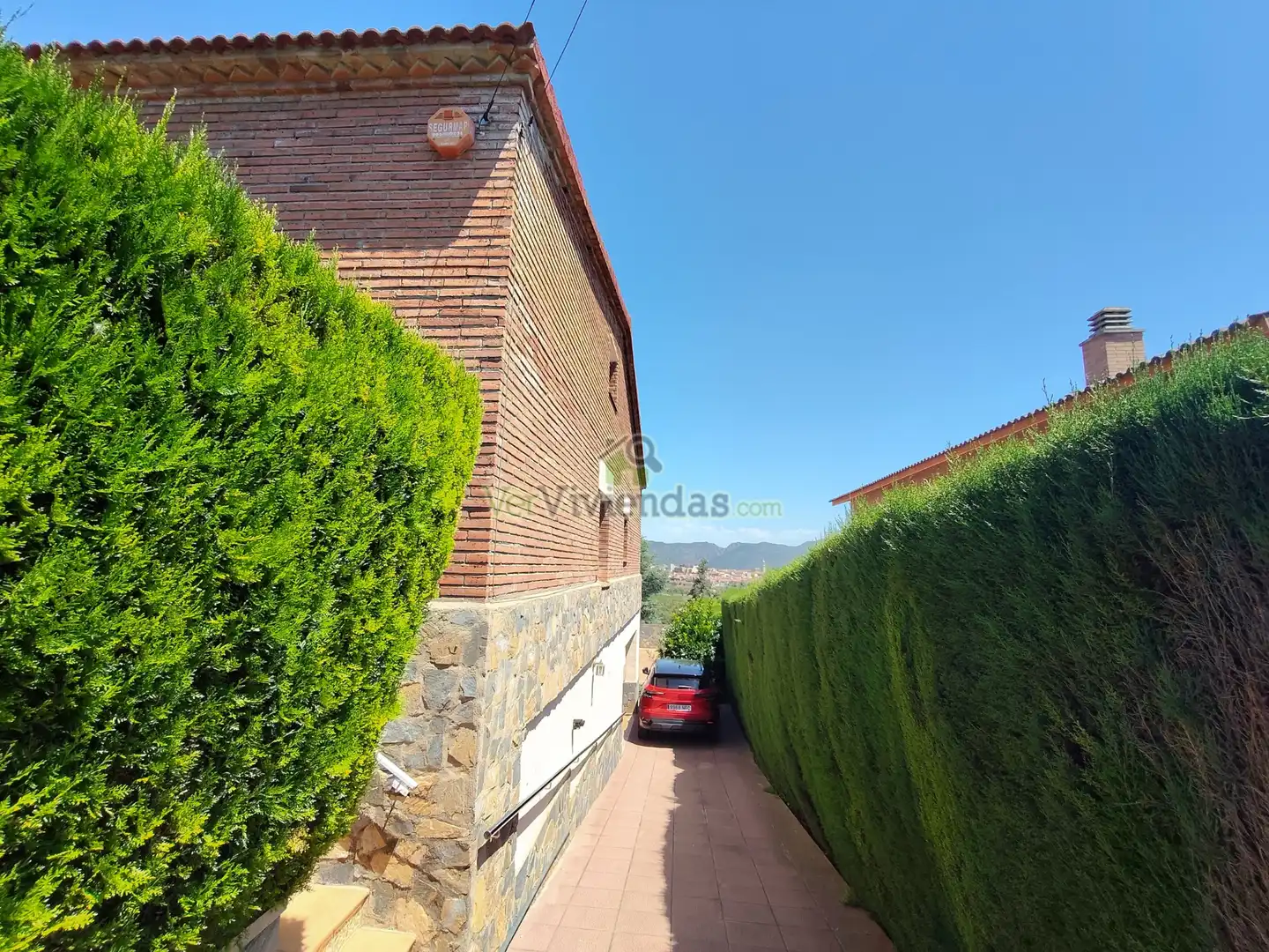 Vista exterior de Casa o xalet en venda en Esparreguera amb Aire condicionat, Calefacció i Jardí privat