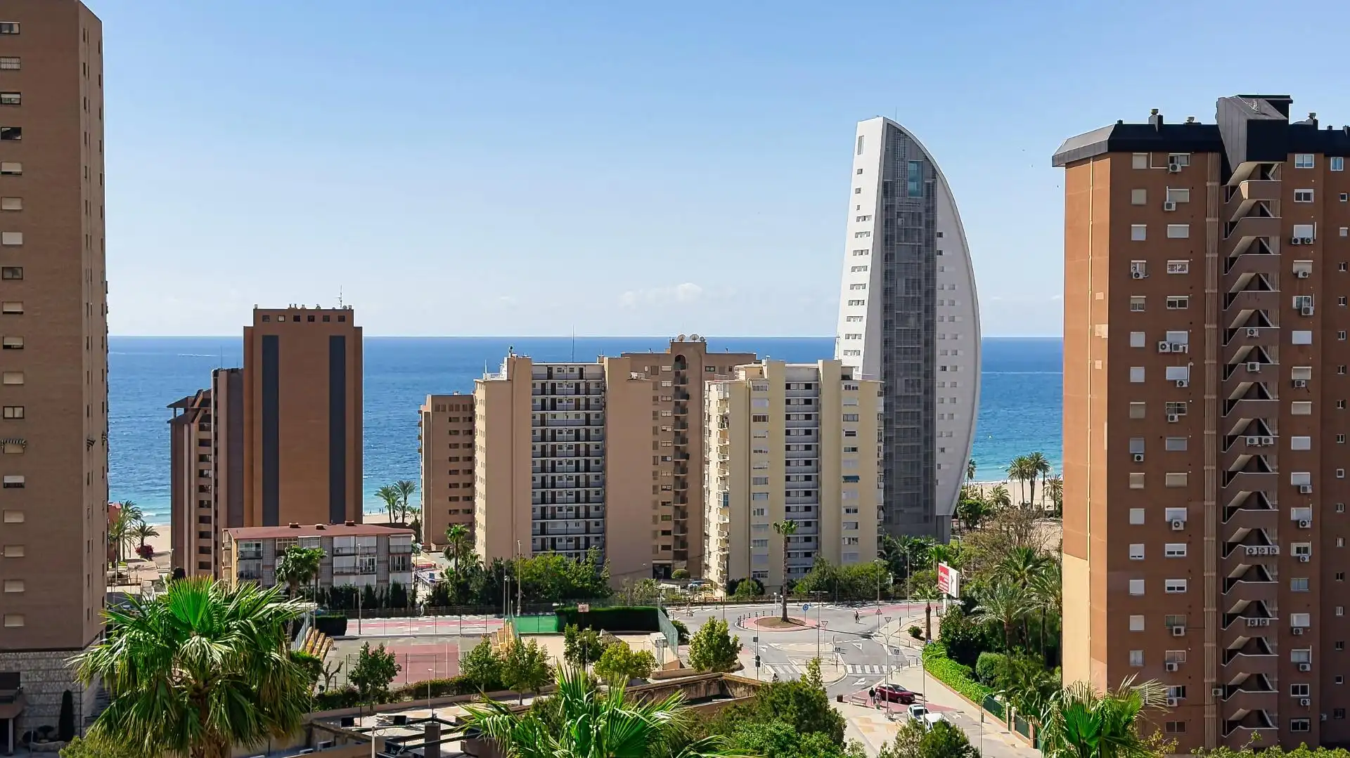Vista exterior de Pis en venda en Benidorm amb Aire condicionat, Jardí privat i Terrassa
