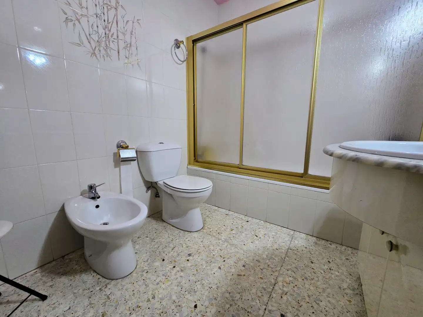 Badezimmer von Einfamilien-Reihenhaus zum Verkauf in Manlleu mit Heizung, Privatgarten und Terrasse