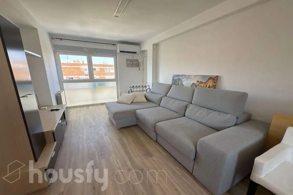 Living room of Flat for rent in Madrid  with Air Conditioner, Heating and Parquet flooring