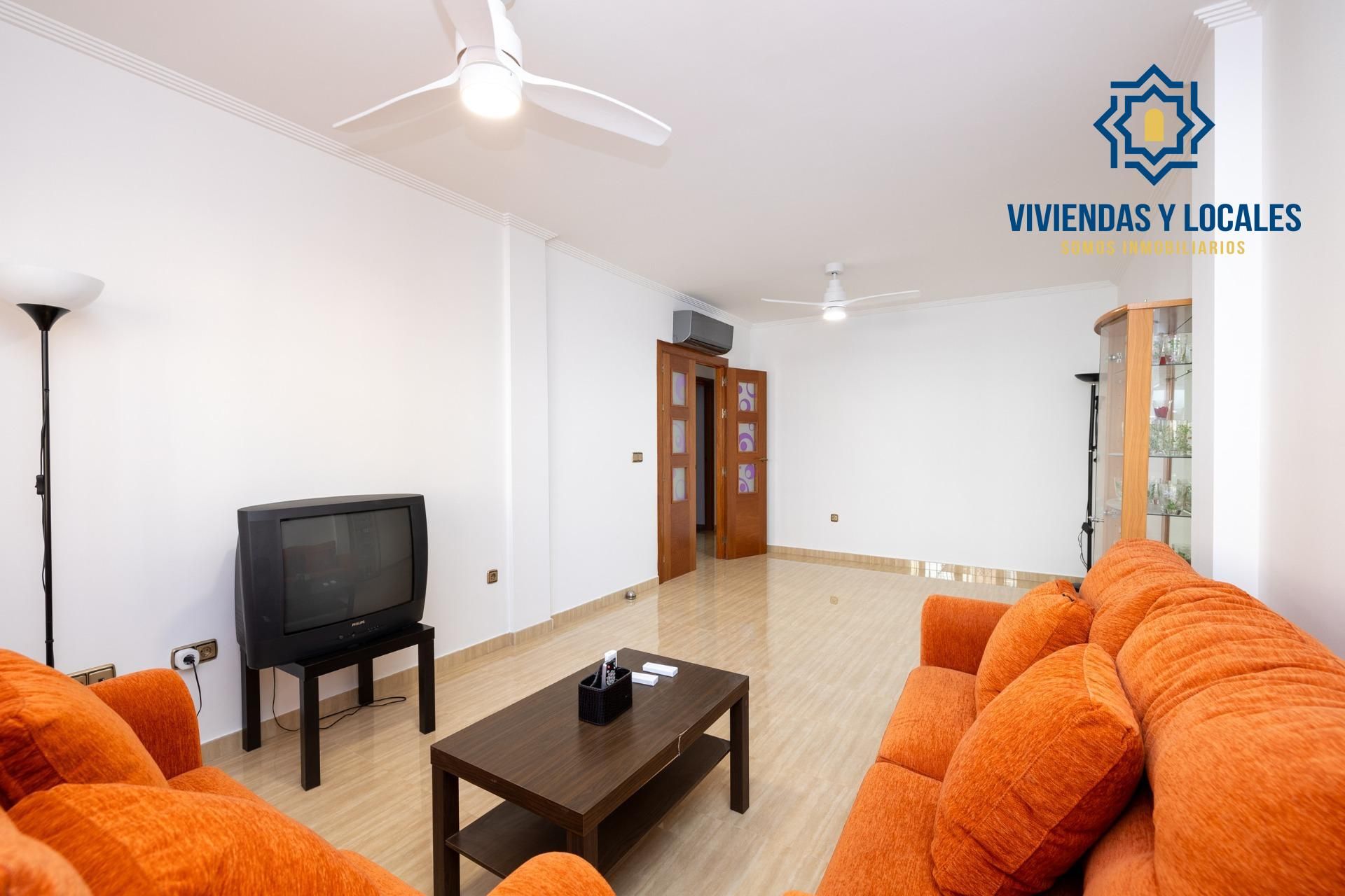 Living room of House or chalet for sale in Atarfe  with Air Conditioner, Terrace and Storage room