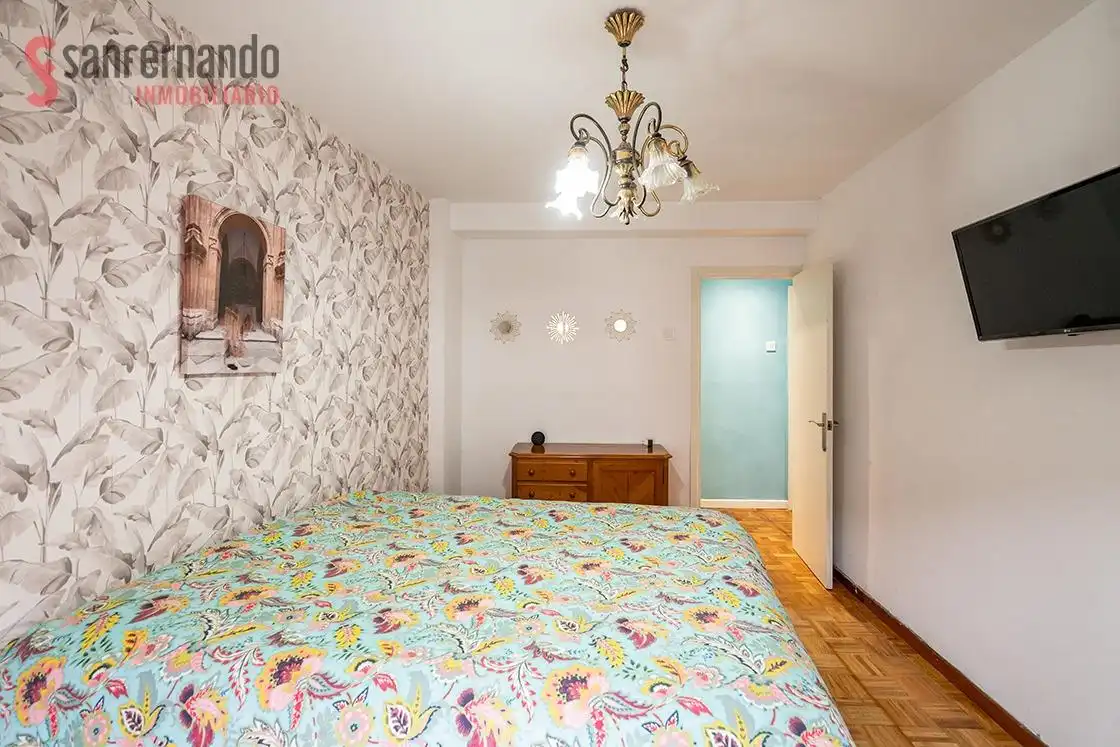 Habitación de Piso en venta en Torrelavega  con Parquet, Terraza y Amueblado
